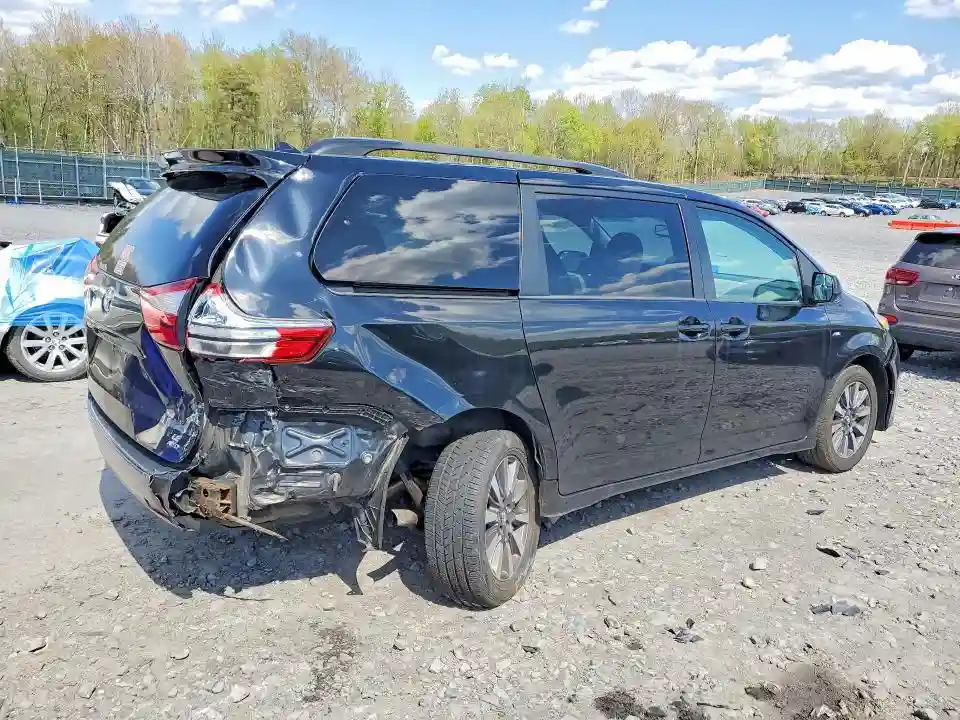5TDJZ3DC5JS198881 2018 TOYOTA SIENNA-2