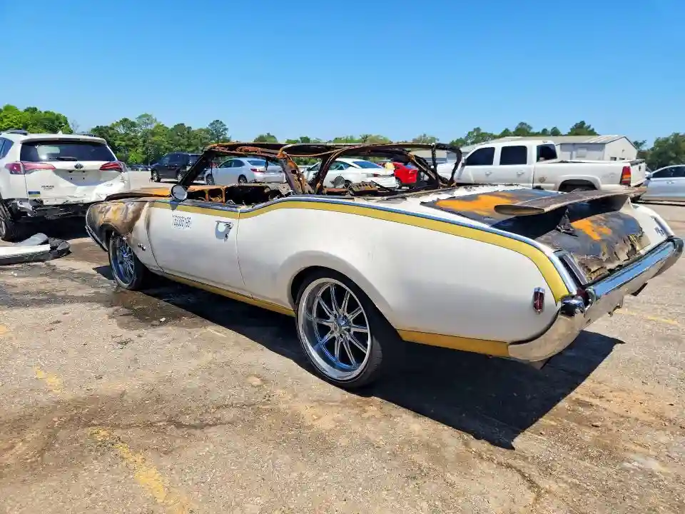 336679M411851 1969 OLDSMOBILE CUTLASS-1