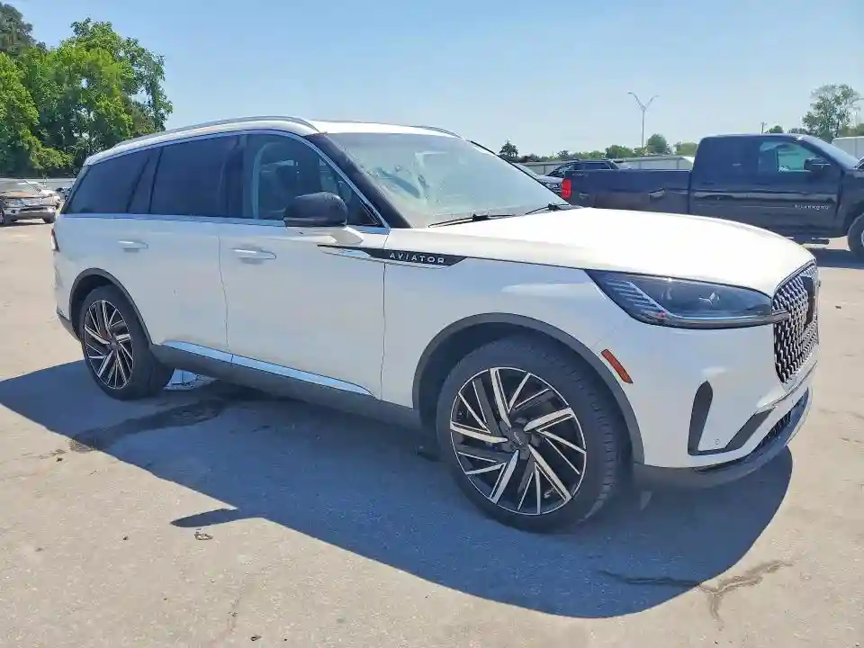 5LM5J7XC8SGL13277 2025 LINCOLN AVIATOR-3