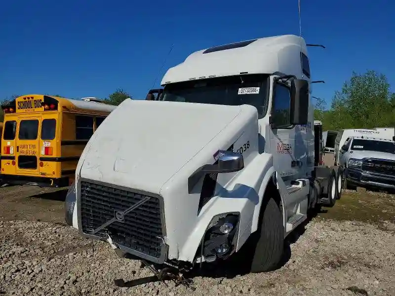4V4NC9EH4JN996038 2018 VOLVO ALL MODELS-1