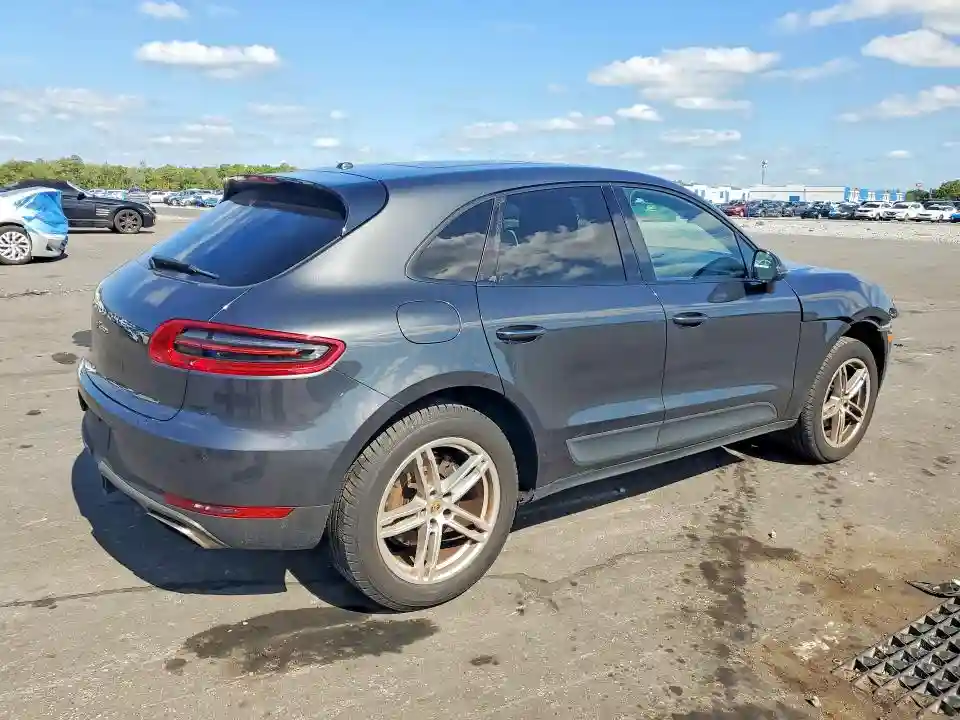 WP1AA2A54HLB82012 2017 PORSCHE MACAN-2
