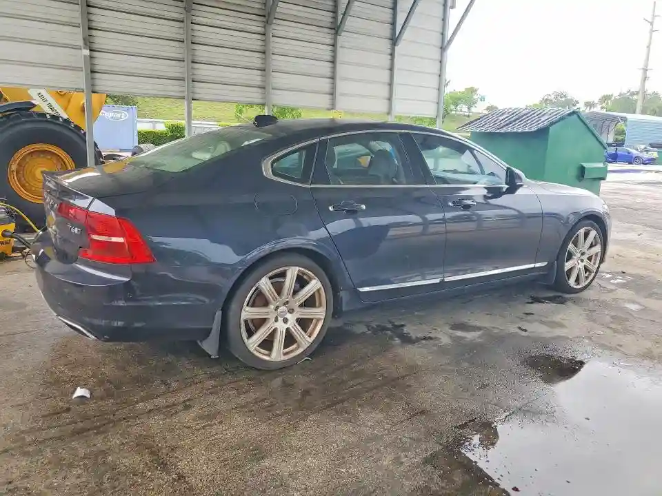 YV1A22ML8H1004957 2017 VOLVO S90-2
