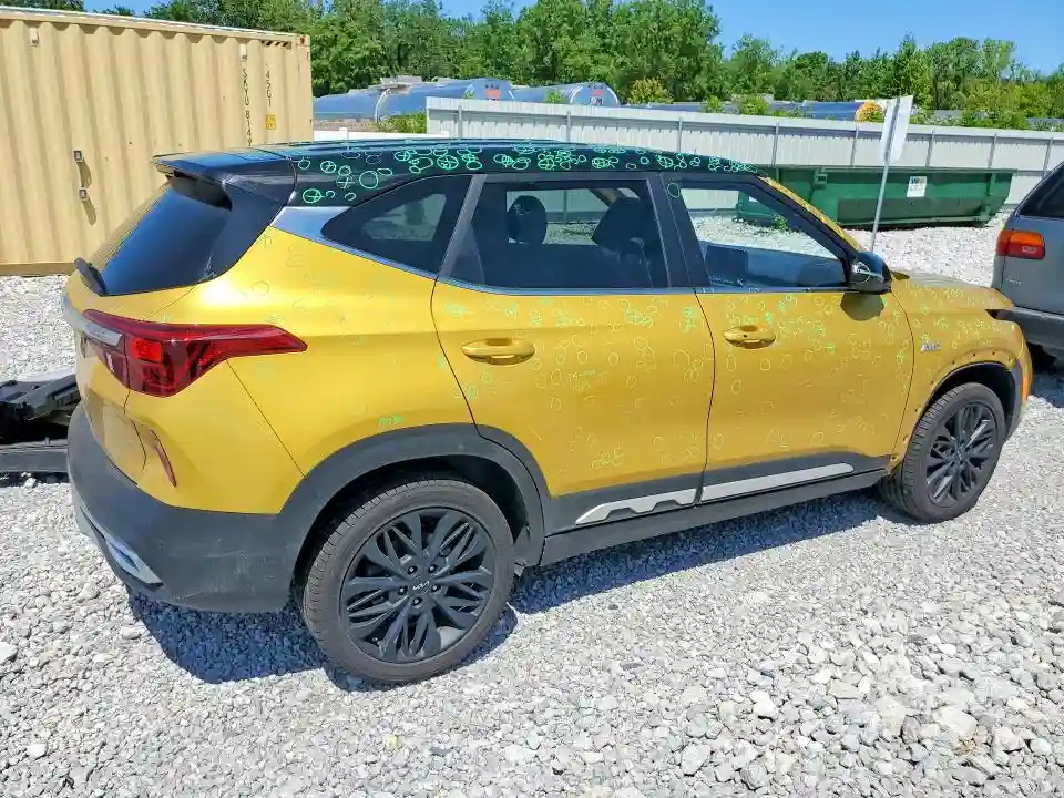 KNDEUCA21N7303637 2022 KIA SELTOS-2