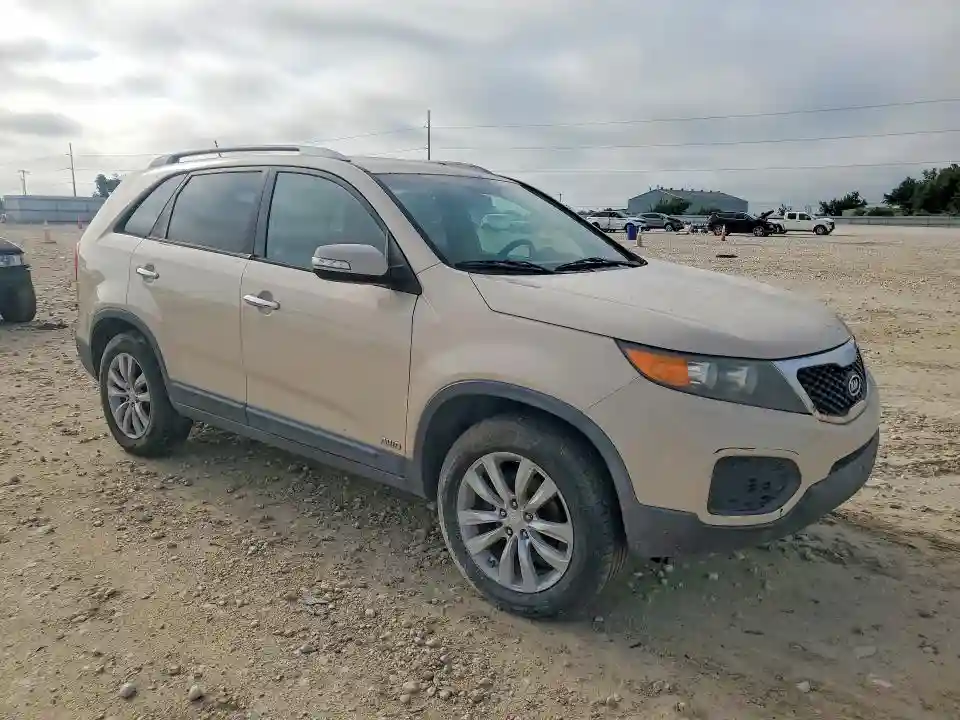 5XYKTDA26BG068842 2011 KIA SORENTO-3