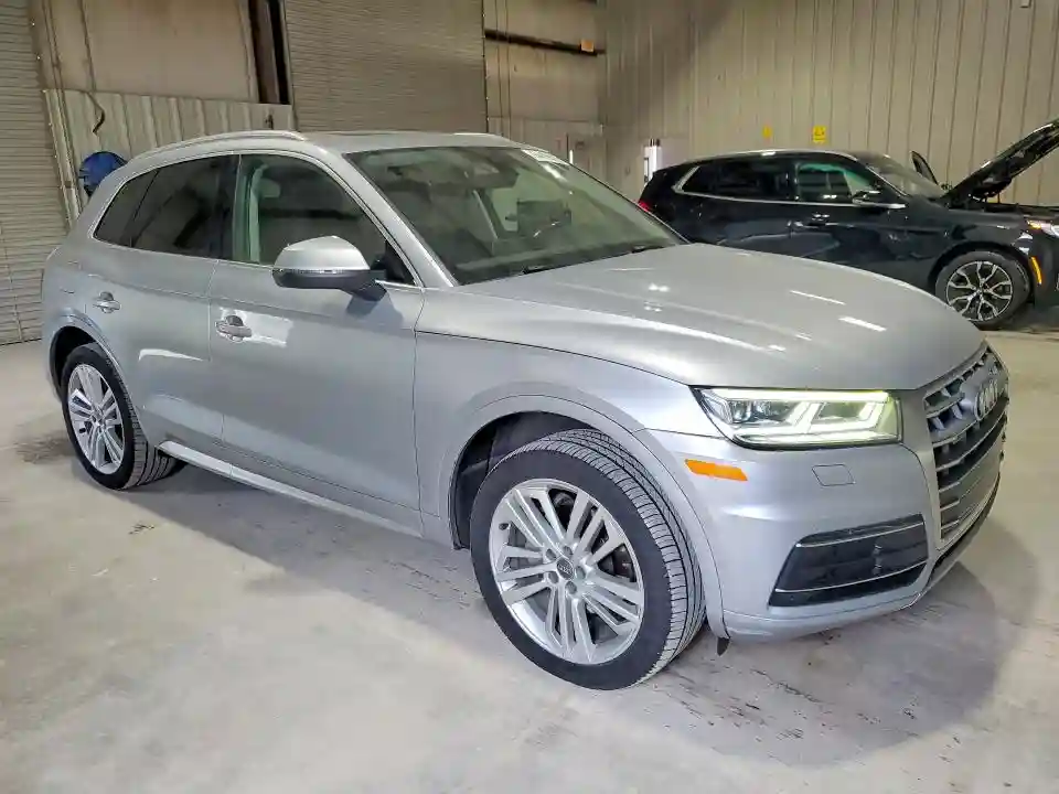WA1BNAFY8J2239065 2018 AUDI Q5-3