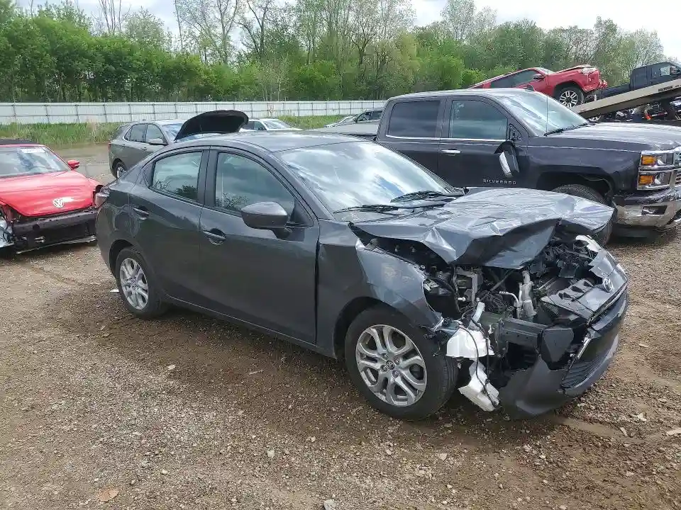 3MYDLBYV4HY174242 2017 TOYOTA YARIS-3