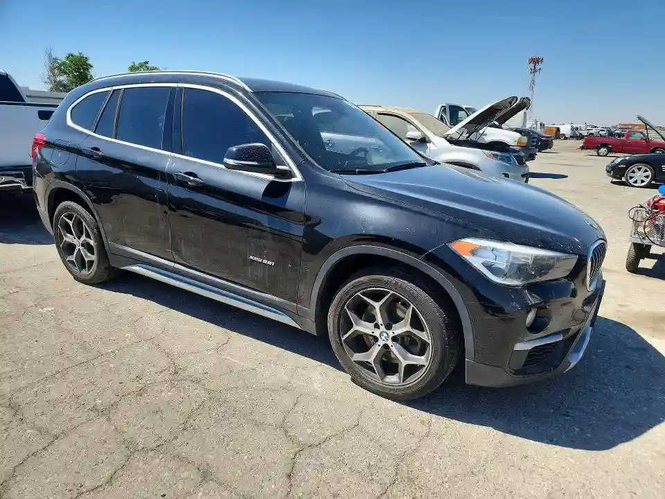 WBXHT3C38J5K28093 2018 BMW X1-3
