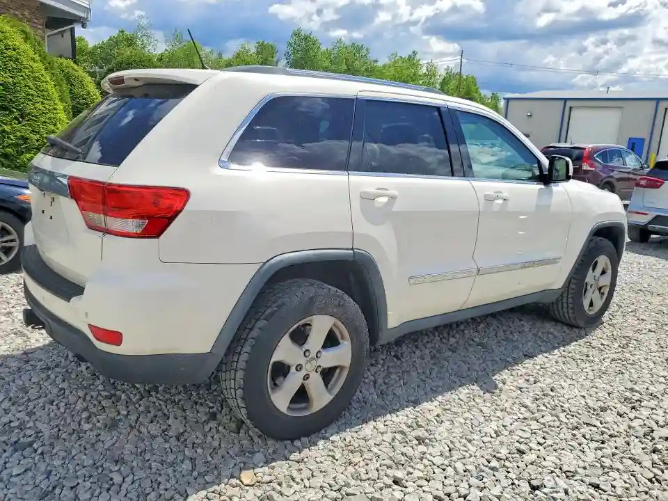 1J4RR4GG4BC529616 2011 JEEP CHEROKEE-2