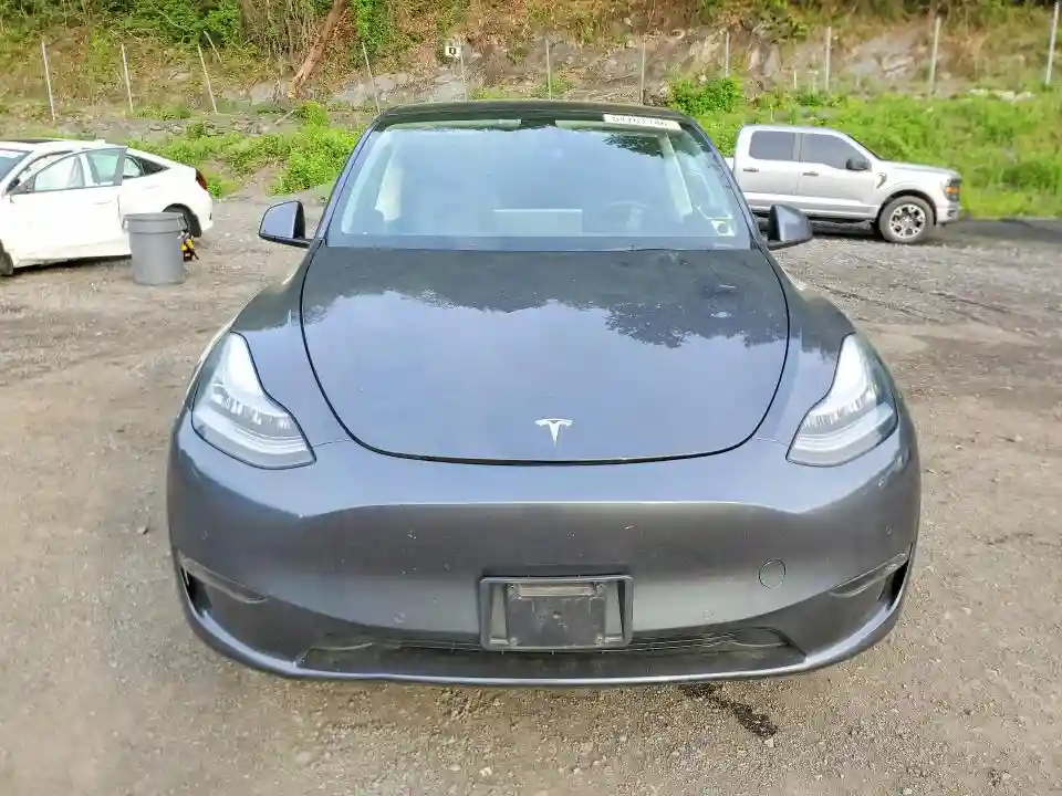 5YJYGAEE7MF136724 2021 TESLA MODEL Y-4