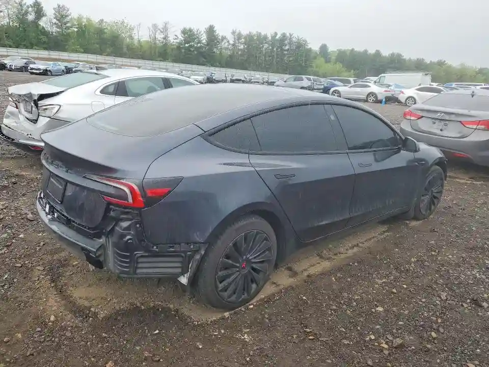 5YJ3E1EA1SF965766 2025 TESLA MODEL 3-2