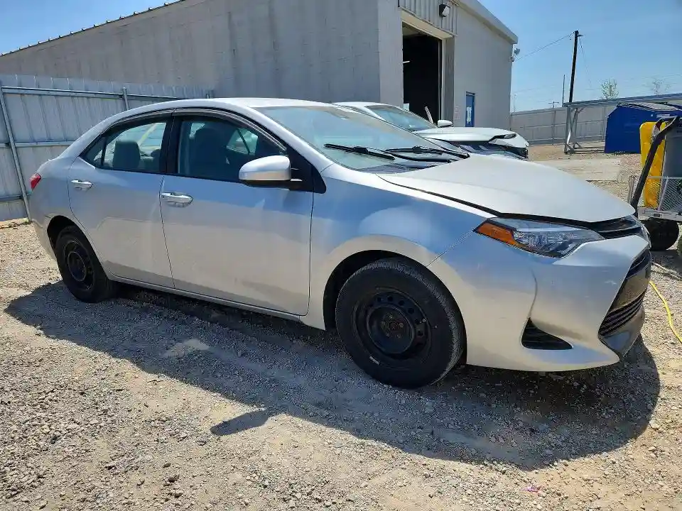 5YFBURHE6JP775914 2018 TOYOTA COROLLA-3