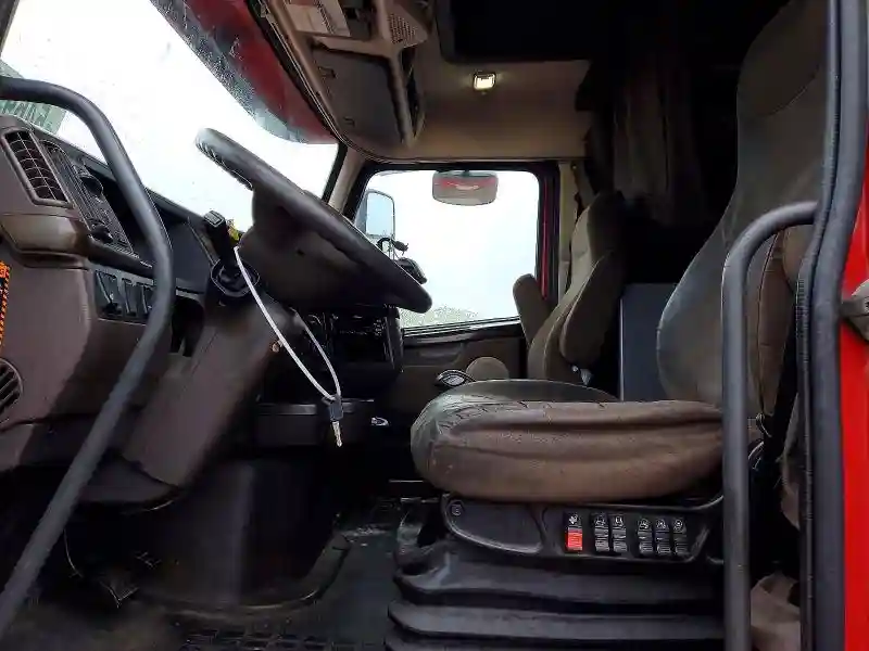 4V4NC9EH2GN947994 2016 VOLVO VN-4