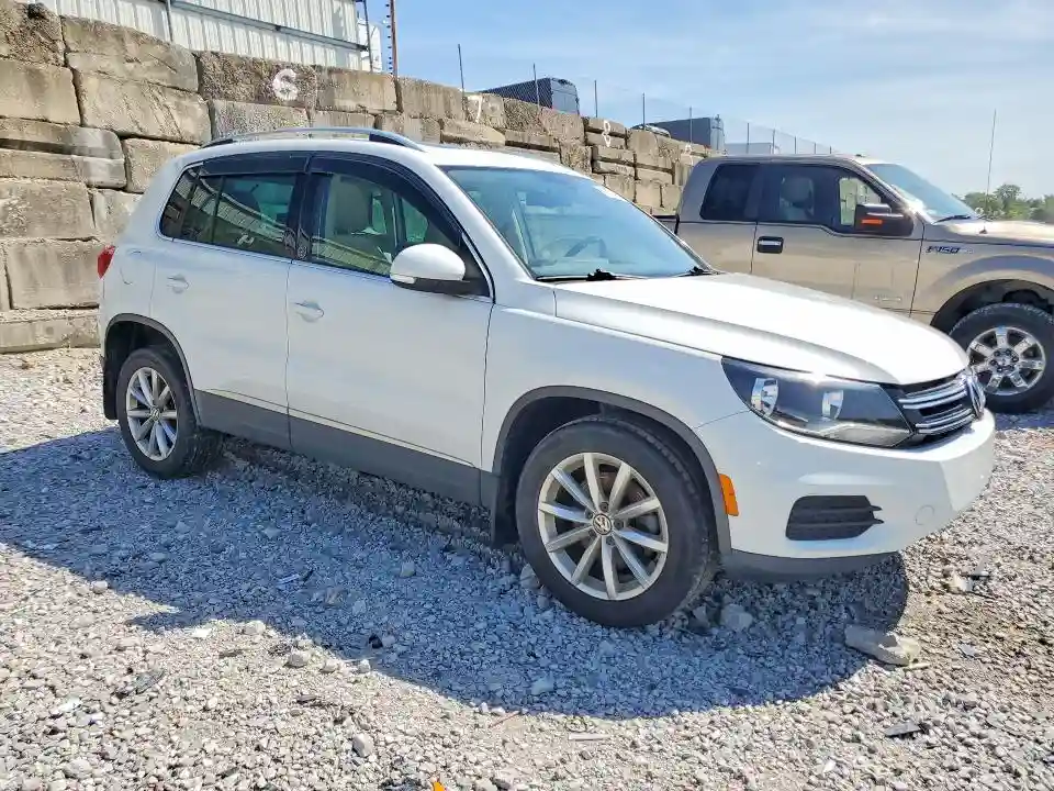 WVGSV7AXXHK002512 2017 VOLKSWAGEN TIGUAN-3