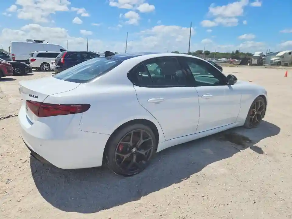 ZARFAMBNXK7616036 2019 ALFA ROMEO GIULIA-2