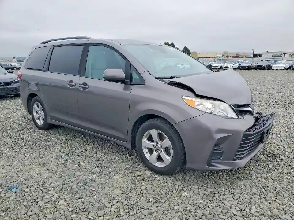 5TDKZ3DC9JS949839 2018 TOYOTA SIENNA-3