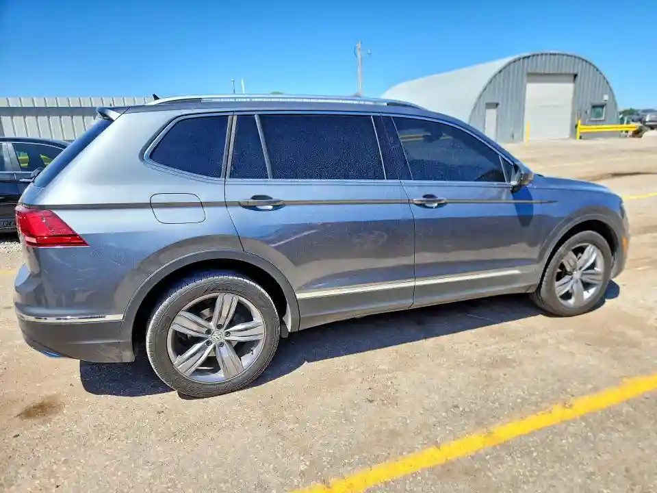 3VV3B7AX4LM147226 2020 VOLKSWAGEN TIGUAN-2