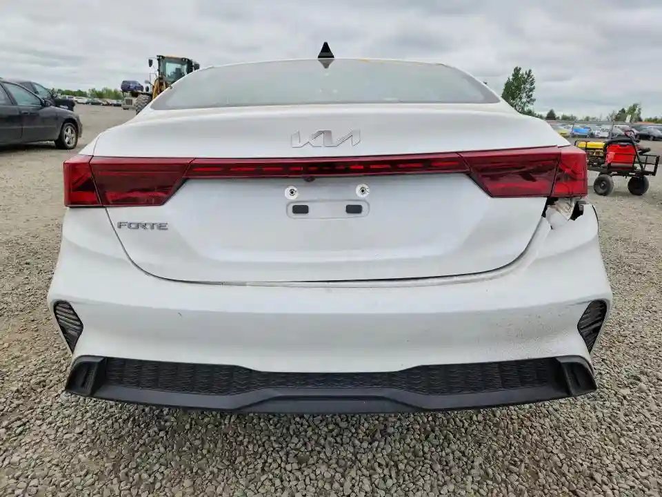 3KPF24AD8PE650872 2023 KIA FORTE LXS-5