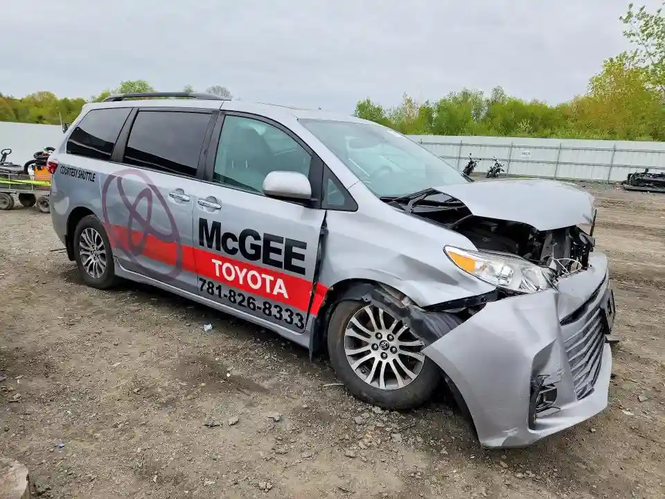 5TDYZ3DC7JS938249 2018 TOYOTA SIENNA-3