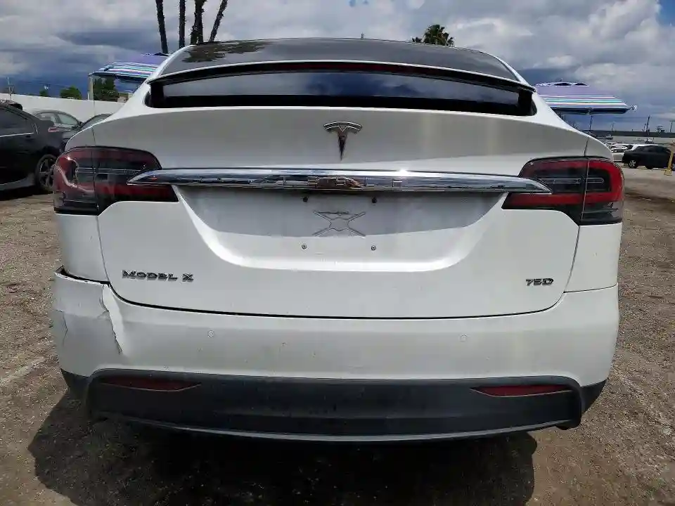 5YJXCBE26JF137362 2018 TESLA MODEL X-5