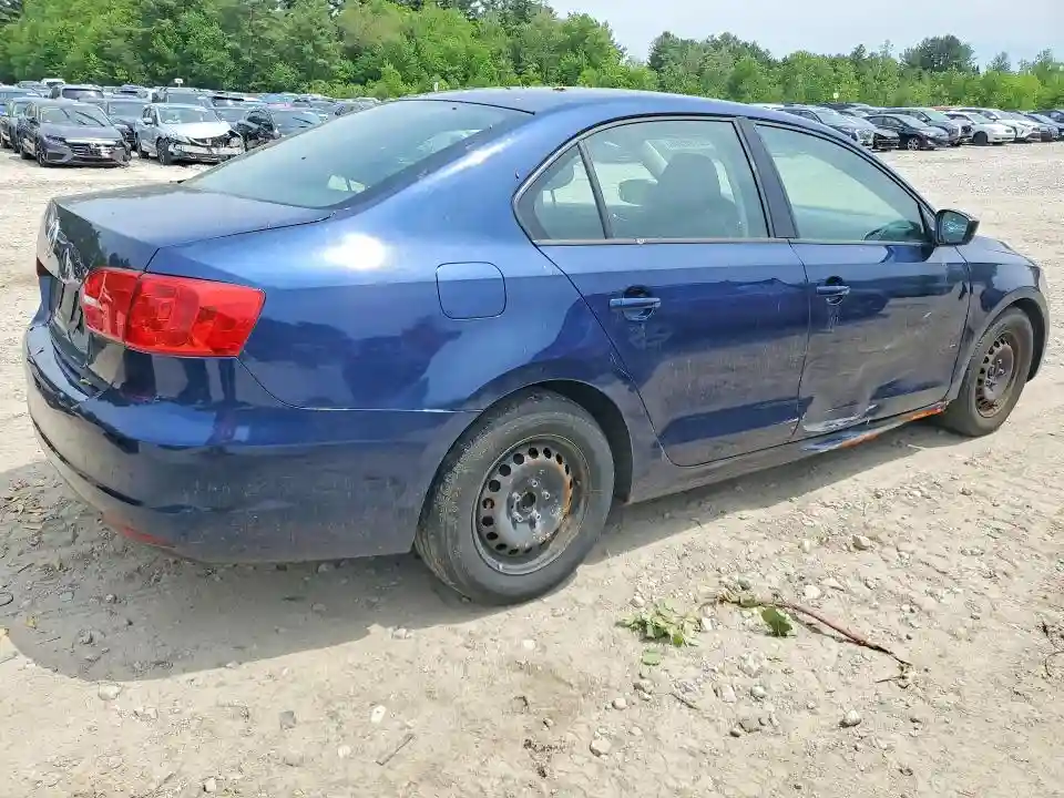 3VW1K7AJ6BM388668 2011 VOLKSWAGEN JETTA-2