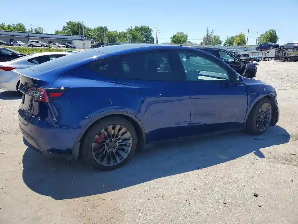 7SAYGDEF8NF405411 2022 TESLA MODEL Y-2
