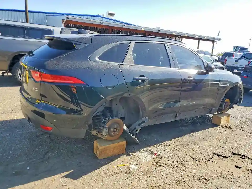 SADCJ2FX1JA268775 2018 JAGUAR F-PACE-2