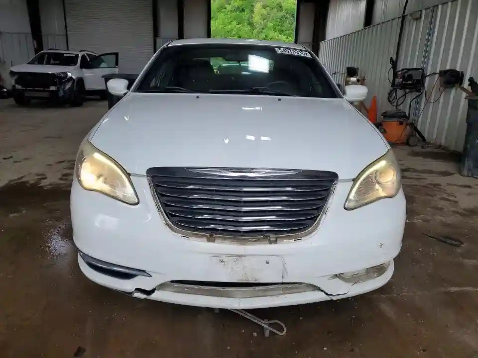1C3BC1FBXBN623473 2011 CHRYSLER 200-4