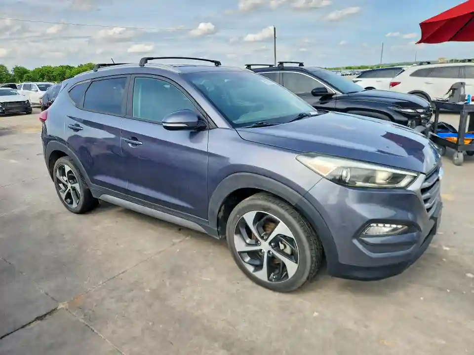 KM8J33A28HU379777 2017 HYUNDAI TUCSON-3