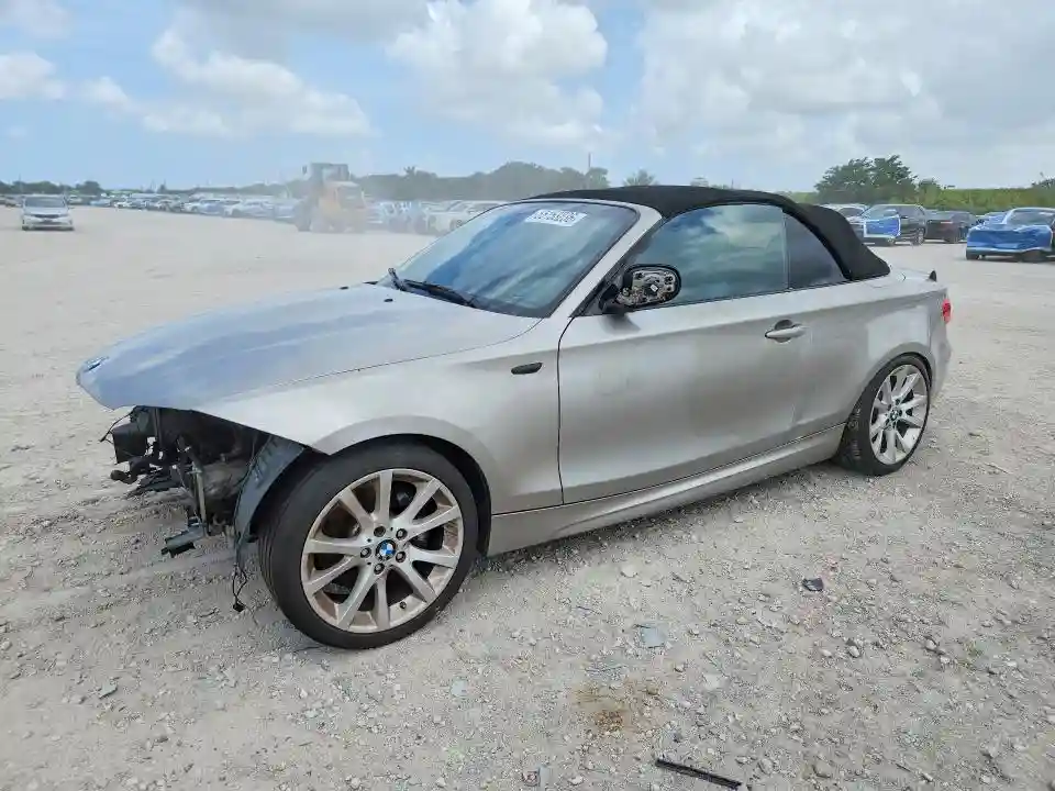 WBAUN9C54AVK41771 2010 BMW 1 SERIES-0