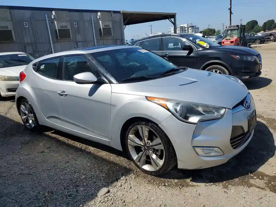KMHTC6AD8DU108255 2013 HYUNDAI VELOSTER-3
