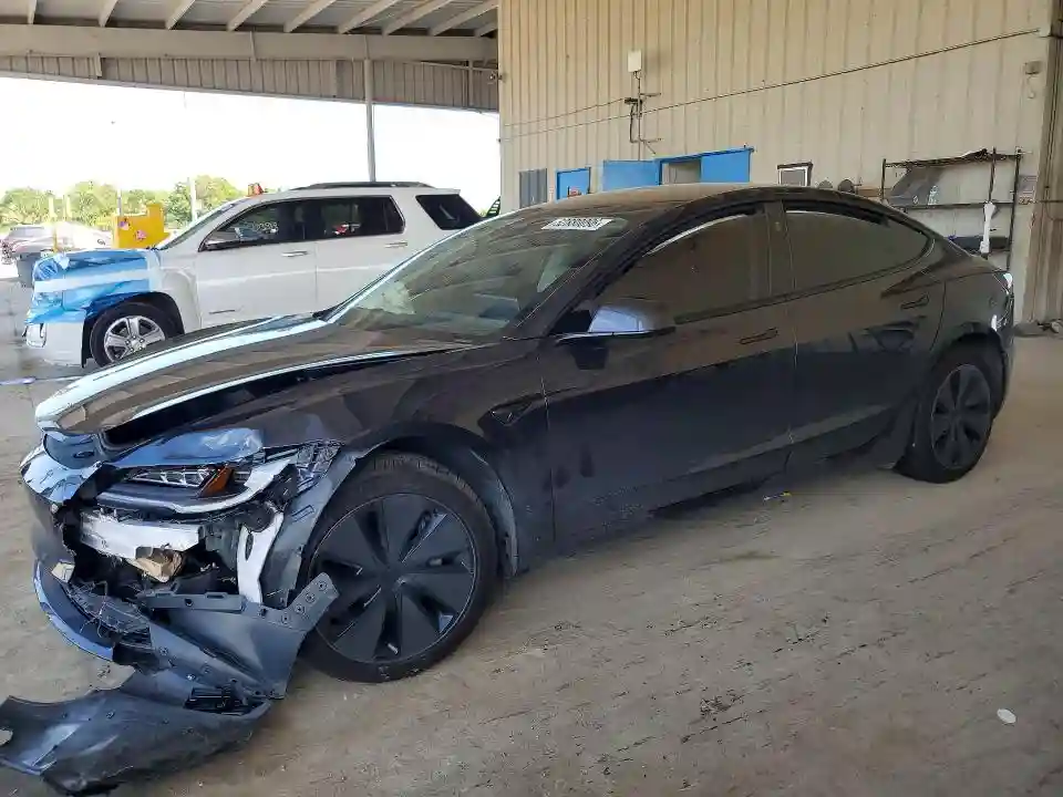 5YJ3E1EA7SF027996 2025 TESLA MODEL 3-0