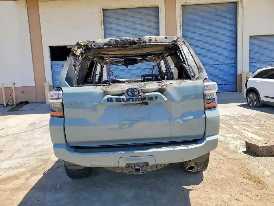 JTEBU5JR7J5579429 2018 TOYOTA 4RUNNER-5
