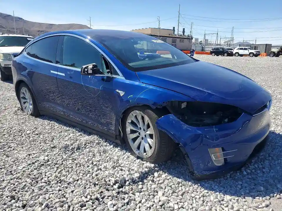 5YJXCBE21LF245908 2020 TESLA MODEL X-3