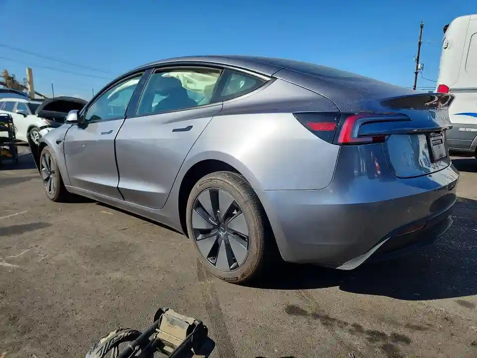 5YJ3E1EB3SF968628 2025 TESLA MODEL 3-1