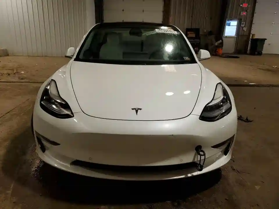 5YJ3E1EB2KF469576 2019 TESLA MODEL 3-4