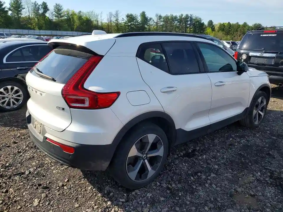 YV4L12UL8R2201427 2024 VOLVO XC40-2