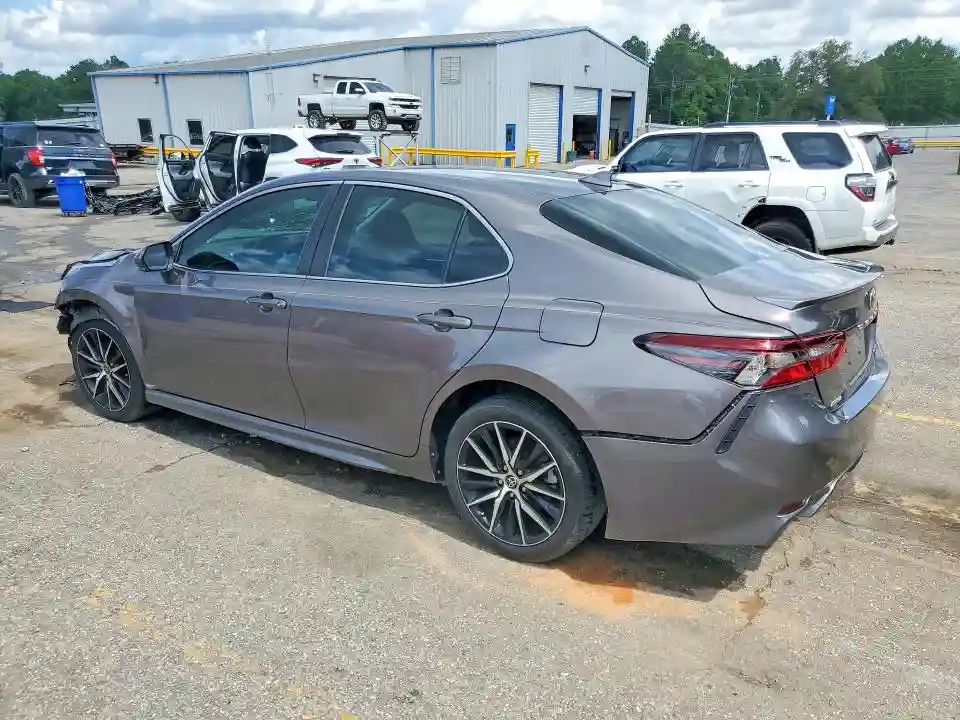 4T1G11AK1NU618490 2022 TOYOTA CAMRY-1
