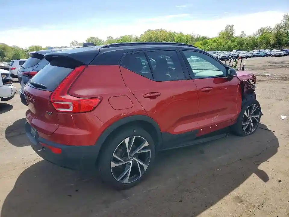 YV4162UM0N2724579 2022 VOLVO XC40-2