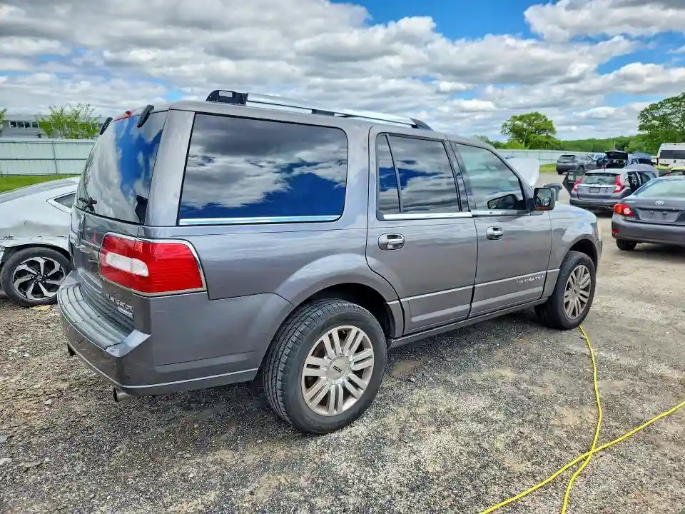 5LMJJ2J59BEJ09112 2011 LINCOLN NAVIGATOR-2
