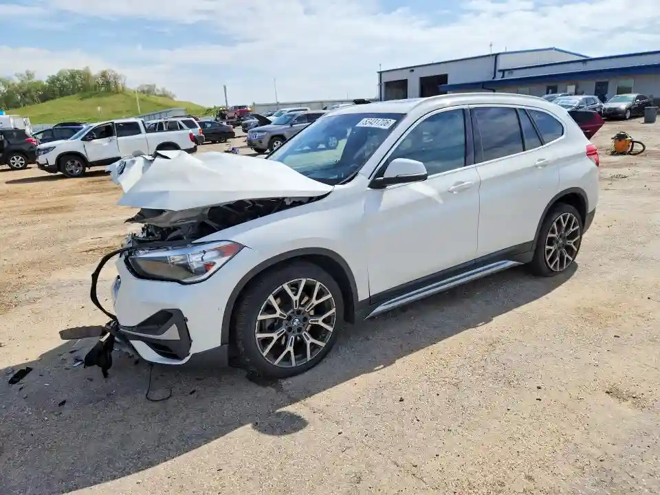 WBXJG7C01M5S25589 2021 BMW X1-0