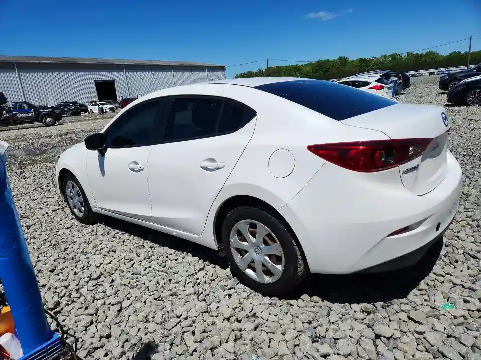 3MZBN1U77JM174019 2018 MAZDA 3-1
