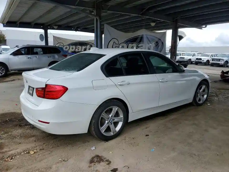 WBA3C1G54DNR46880 2013 BMW 3 SERIES-2