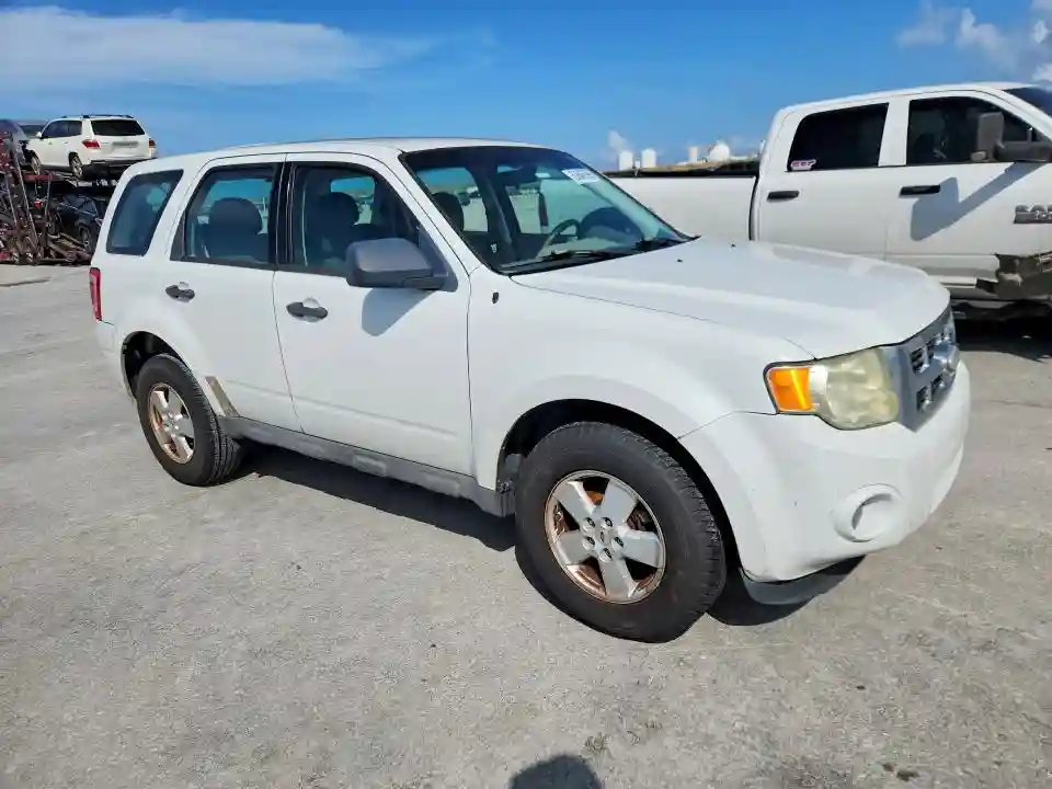 1FMCU0C70AKC97475 2010 FORD ESCAPE-3