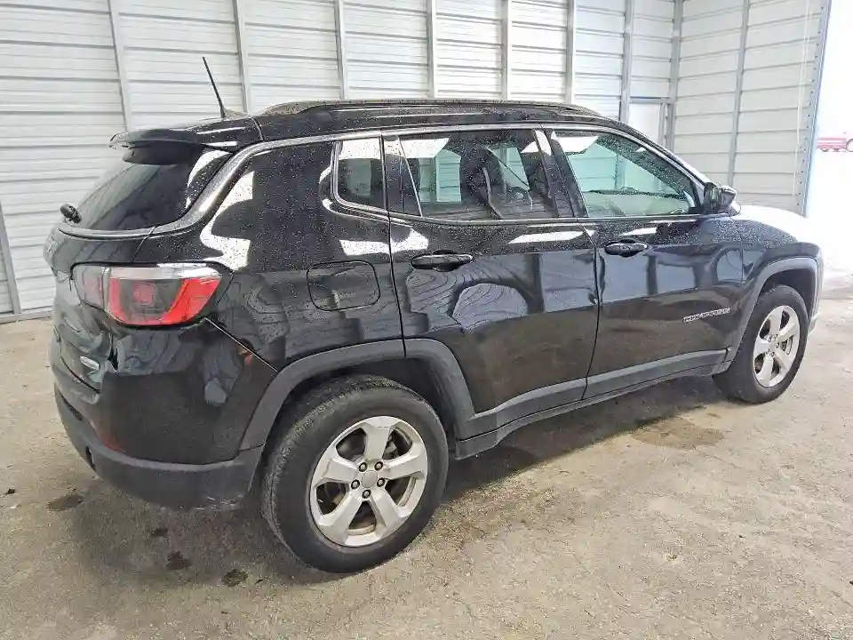 3C4NJDBB5JT315311 2018 JEEP COMPASS-2