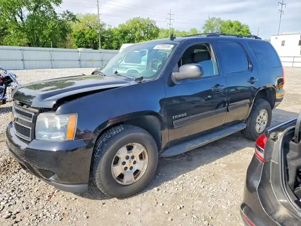 1GNSKAE00BR115575 2011 CHEVROLET TAHOE-0