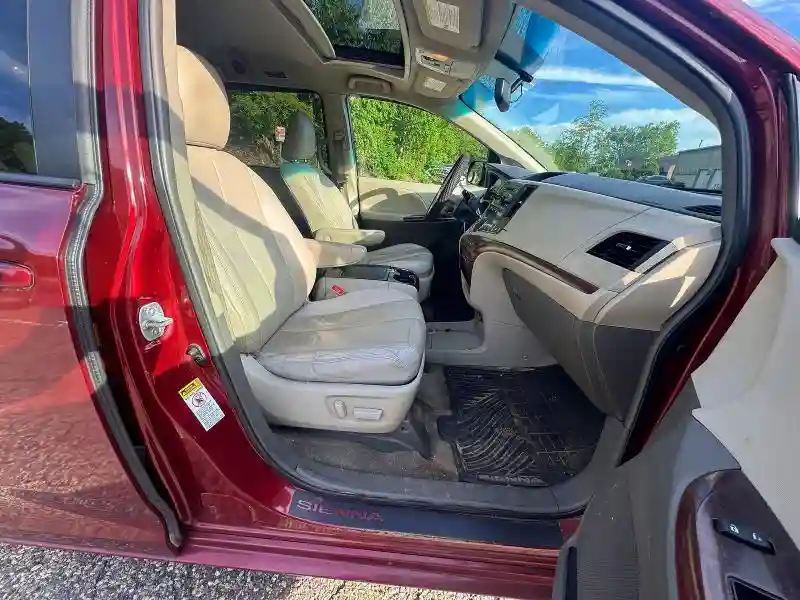 5TDYK3DC7ES525497 2014 TOYOTA SIENNA-4