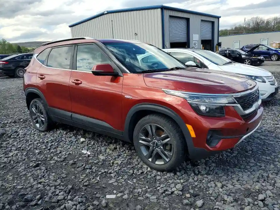 KNDEUCAA0M7040112 2021 KIA SELTOS-3