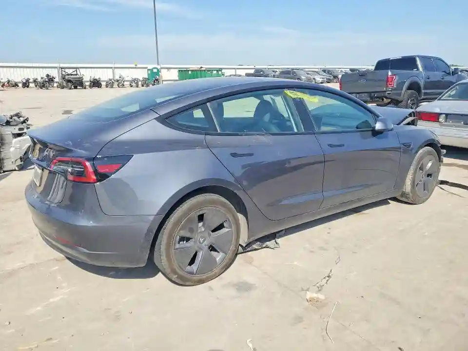 5YJ3E1EA2PF665225 2023 TESLA MODEL 3-2