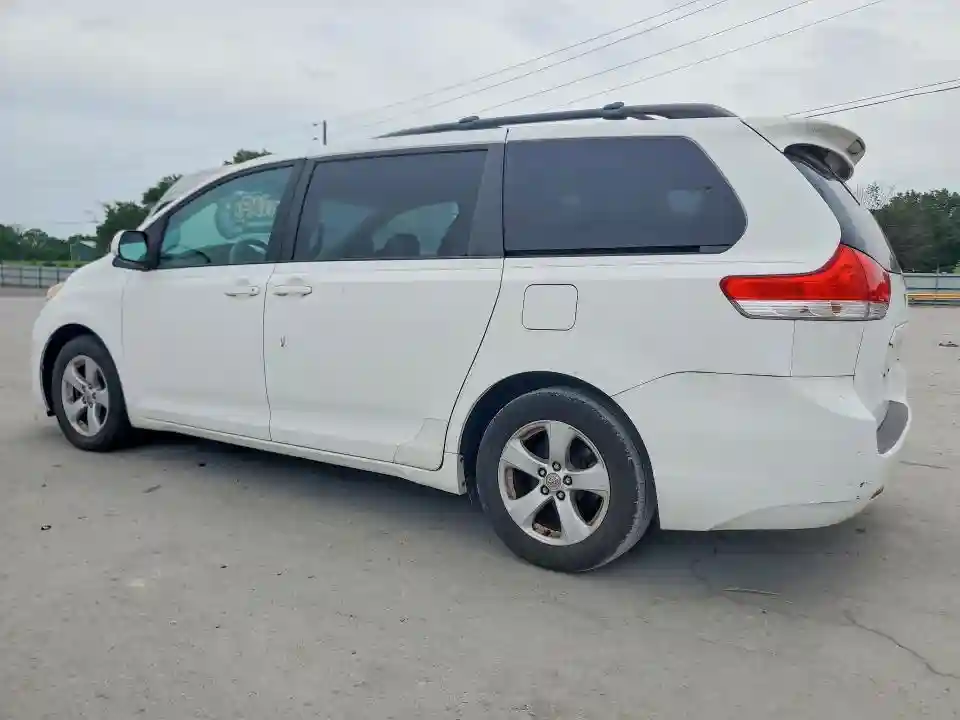 5TDKK3DC3BS149849 2011 TOYOTA SIENNA-1