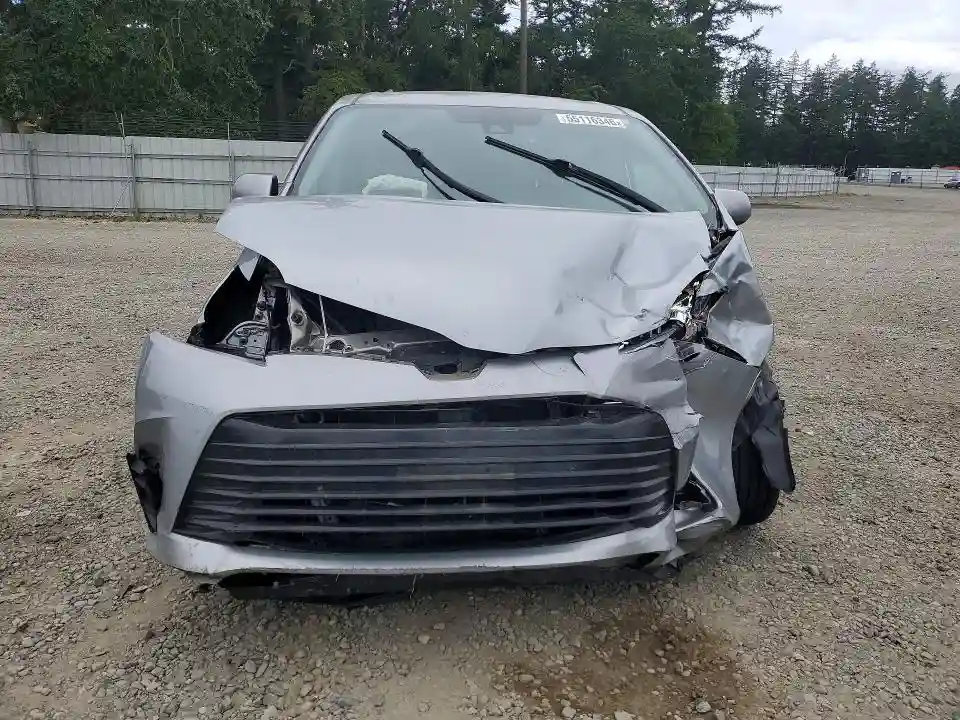 5TDKZ3DC1JS904751 2018 TOYOTA SIENNA-4
